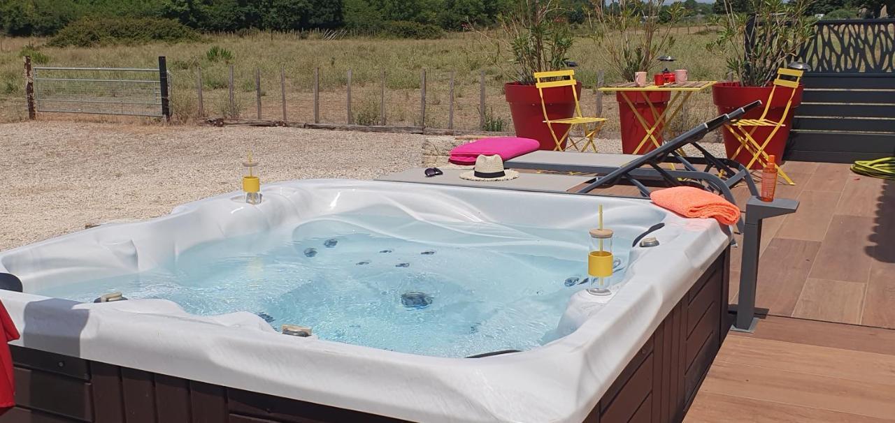 Les Bonbonnettes Bed & Breakfast Le Cailar Eksteriør bilde